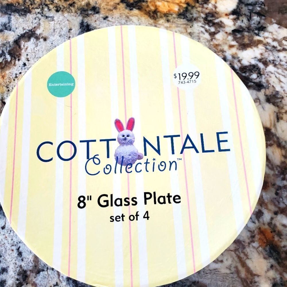 Set of four glass plates